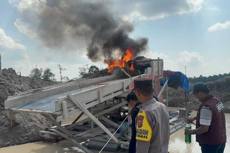 Pelaku Kabur, Polres Kuansing Musnahkan 22 Rakit PETI di Dua Kecamatan