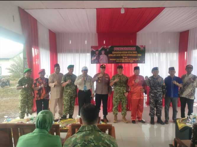 Kapolsek Dr. Irwanto Bersama Forkopimcam Pulau Burung Sambut Kedatangan Dandim 0314/Inhil