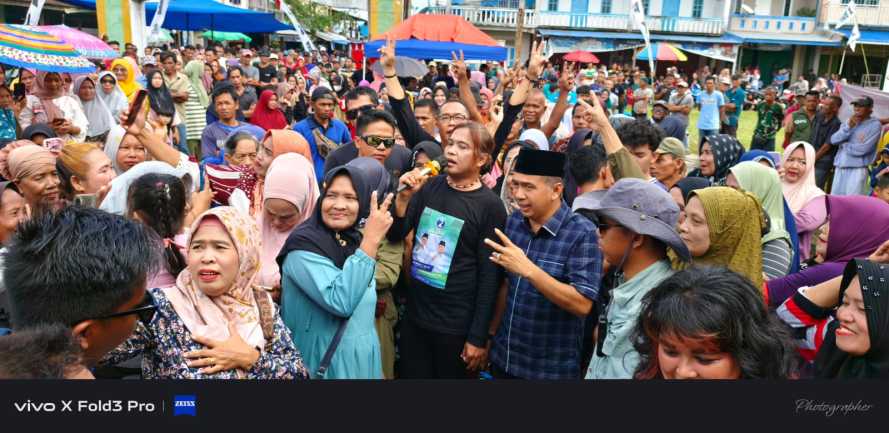 Di Kuala Gaung, Ferryandi Janjikan Perbaiki Kebun Masyarakat Agar Produksinya Meningkat