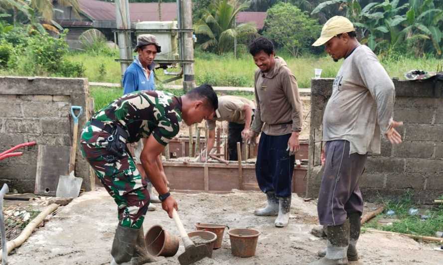 Wujudkan Pola Hidup Bersih, Kodim 0314/Inhil Bersama Warga Bangun MCK dan Sumur Bor di TPA Al Mubarak