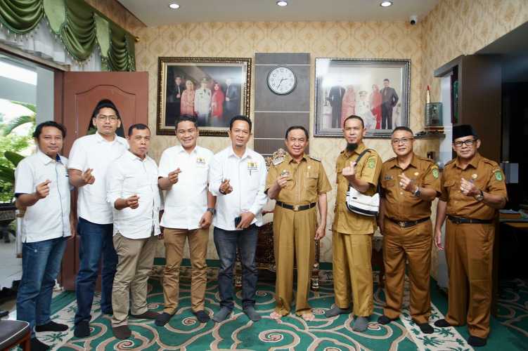 DPMPTSP Bersama Kadin Inhil Kunjungi Bupati Inhil dalam  Sosialisasi Keppres Nomor 18 Tahun 2022