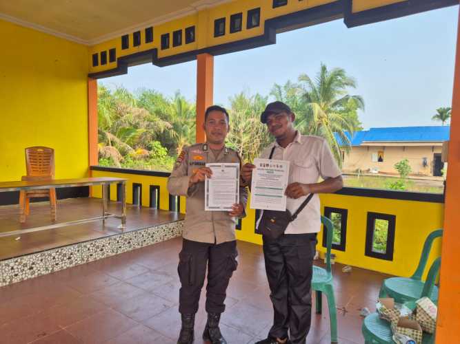 Bhabinkamtibmas Polsek Pelangiran Sosialisasikan Maklumat Kapolda Riau tentang Larangan Membakar Hutan dan Lahan