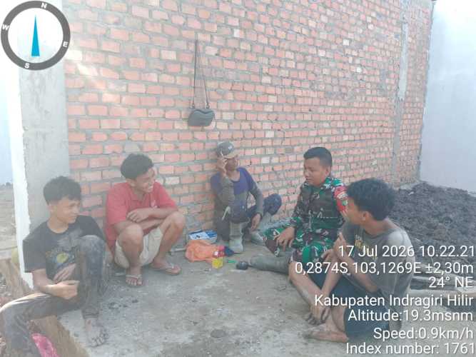 Babinsa Koramil 12/Batang Tuaka Jalin Kebersamaan dan Silaturahmi di Jumat Berkah