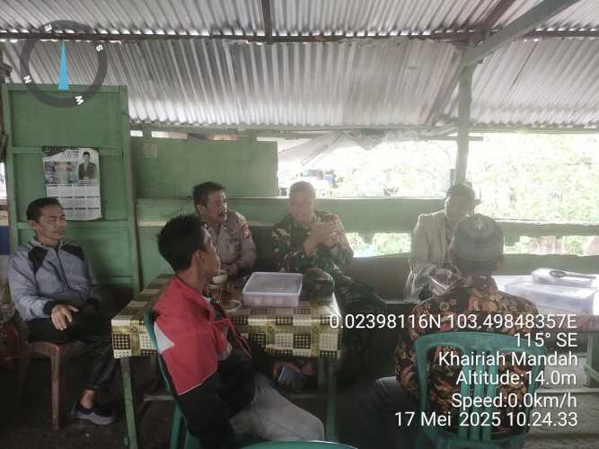 Babinsa Desa Bente Pererat Hubungan dengan Warga Binaan melalui Komsos