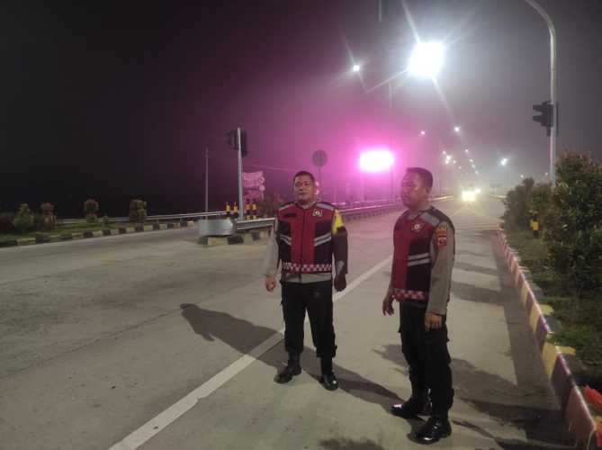 Personil Polsek Lima Puluh Laksanakan Patroli Mobile untuk Antisipasi Gangguan Kamtibmas