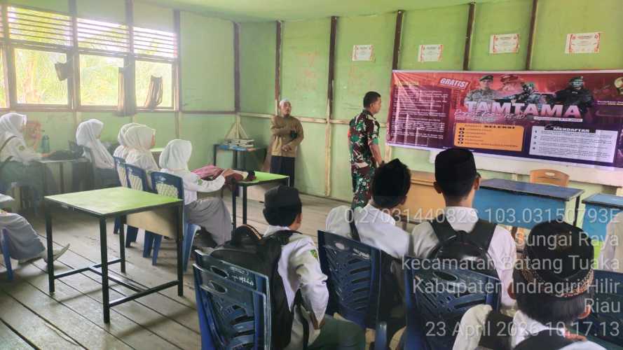 Babinsa Sungai Raya Galang Semangat Pemuda, Sosialisasi Penerimaan Cata TNI AD di Madrasah Aliyah