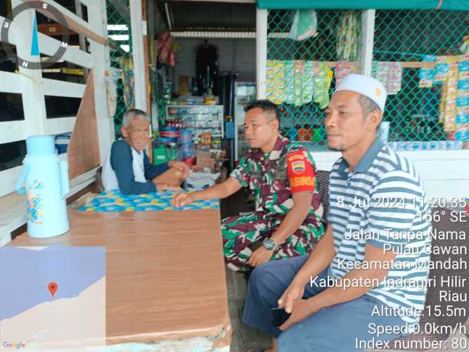 Babinsa Pulau Cawan Memelihara Kerukunan Lewat Komunikasi yang Baik