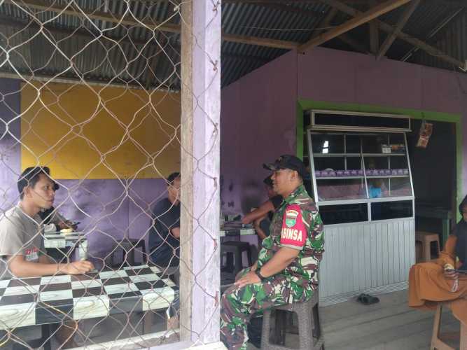 Babinsa Sungai Intan Laksanakan Penyuluhan Intensif Antisipasi Karhutla di Tengah Musim Kemarau