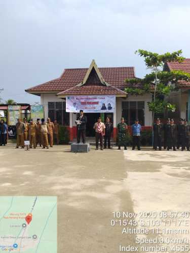 Camat Batang Tuaka, Suhaimi, S.HI., M.H sebagai pembina upacara Pada Peringatan Hari Pahlawan Tahun 2025