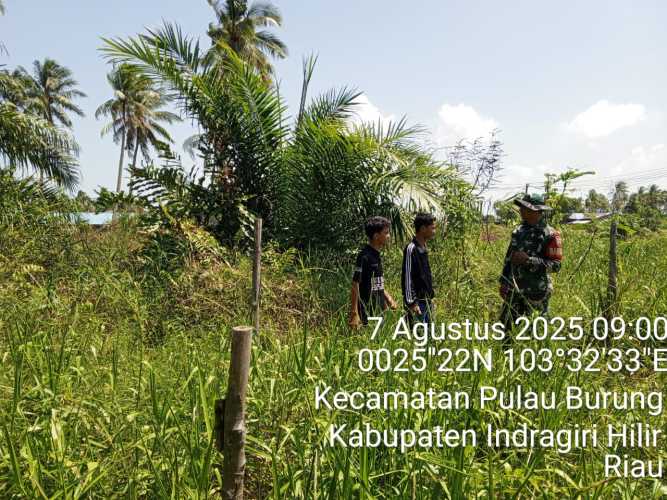 Patroli Karhutlah Merupakan Komitmen Babinsa Pulau Burung jaga Kelestarian Alam
