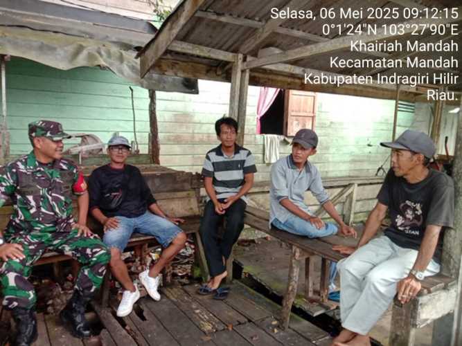 Babinsa Sertu Mistar Jalankan Harmonisasi dan Update Informasi Kamtibmas di Masyarakat