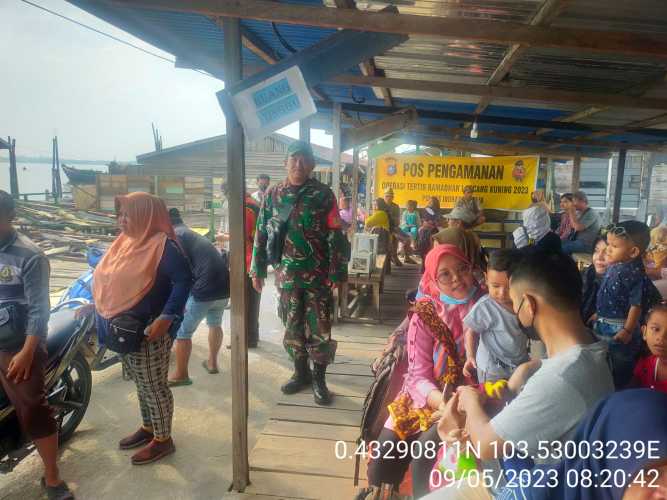 Babinsa Ciptakan Rasa Aman dan Nyaman di Pelabuhan Penumpang