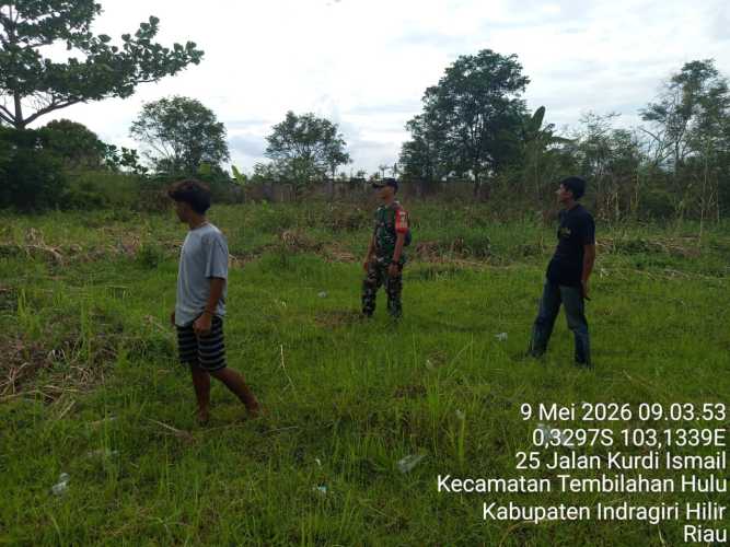 Babinsa Koramil 01/Tbh Gelar Patroli Cegah Karhutla di Tembilahan Hulu