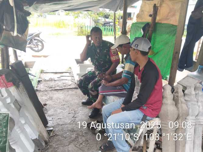 Babinsa Koramil 01/Tbh Aktif Persiapkan Perayaan HUT RI ke-80 di Seberang Tembilahan