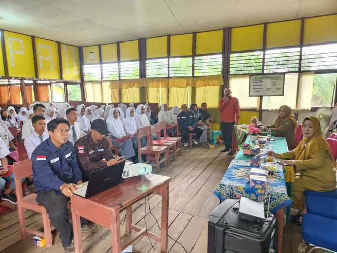 Koordinator Divisi Hukum dan Penyelesaian Sengketa Bawaslu Inhil Sosialisasi Kepada Pemilih Pemula