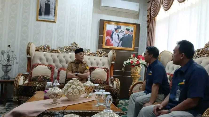 Perum BULOG Tembilahan Koordinasi Penyaluran Bantuan Pangan Bersama Bupati Indragiri Hilir