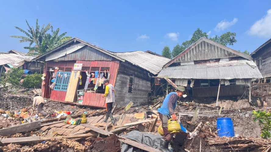 Abrasi Terjang Desa Sungai Nyiur Inhil: Rumah, Dermaga, hingga Rumah Tahfiz Ambruk