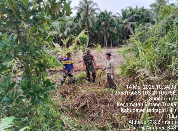 Babinsa Sungai Luar Perkuat Kedaulatan Wilayah Melalui Sosialisasi dan Patroli Tapal Batas di Kecamatan Batang Tuaka