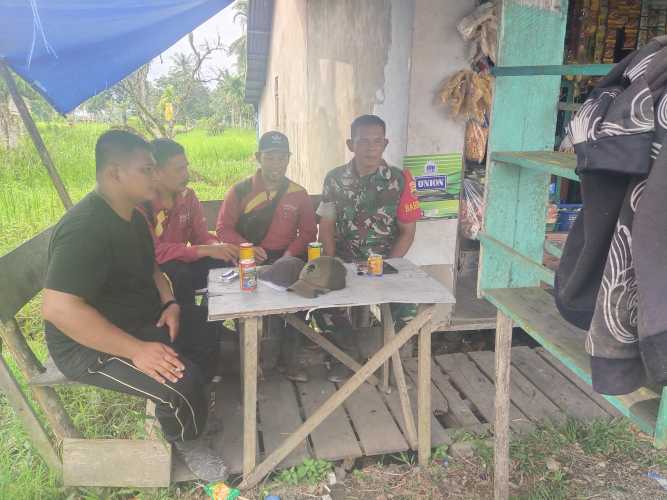 Babinsa Koramil 01/Tembilahan Kodim 0314/Inhil Jaga Ketertiban Wilayah Bersama Masyarakat