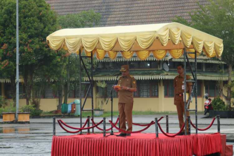 Bupati Inhil Pimpin Apel Gabungan Usai Libur Lebaran, Ajak ASN Tingkatkan Pelayanan Publik