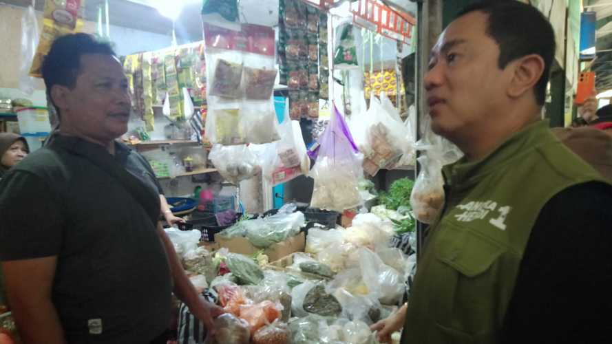 Hendi Kunjungi Pasar Tanjung Sari Cilacap Tanggapi Keluhan Penurunan Daya Beli Masyarakat