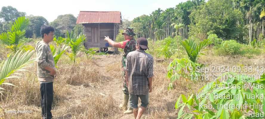 Babinsa Pasir Mas Antisipasi Dini Karhutlah dengan Penyuluhan