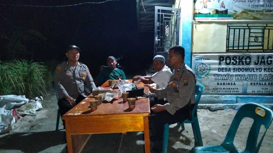Personil Polsek Medang Deras Laksanakan Patroli Pengecekan Pos Kamling dan Silaturahmi dengan Masyarakat
