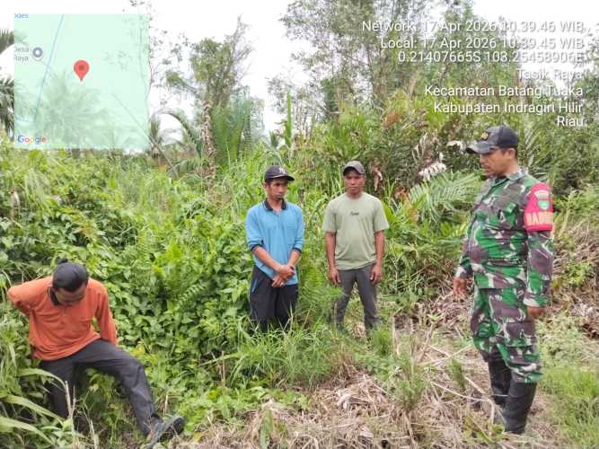 Babinsa Tasik Raya Gelar Patroli Tapal Batas, Jaga Keamanan Wilayah Binaan