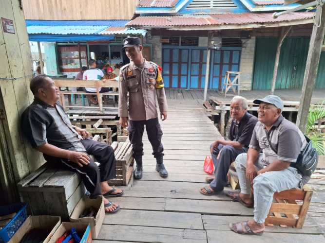 Bhabinkamtibmas Temu Sapa denga Warga Ciptakan  Kondusifitas Wilayah