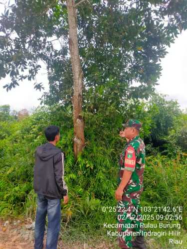 Babinsa Pulau Burung Menjaga Wilayah Perbatasan Sekaligus Memonitor Perubahan Cuaca.