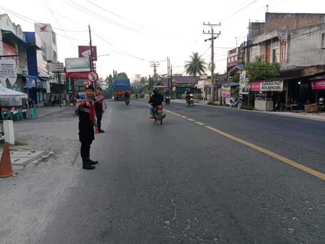 Sat Samapta Polres Batu Bara Laksanakan Apel Pagi dan Strong Point Pagi untuk Meningkatkan Keamanan dan Kelancaran Lalu Lintas