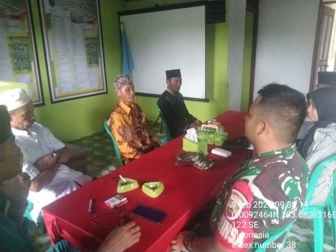 Babinsa Mandah Tingkatkan Koordinasi dengan Aparat desa dan Tokoh Masyarakat