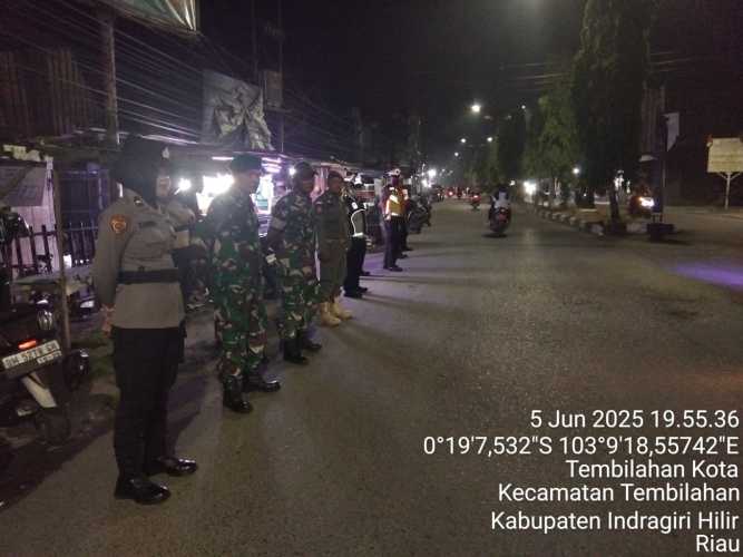 Personil Koramil 01/Tembilahan Dukung Kelancaran  Pawai Takbir Idul Adha 1446 H