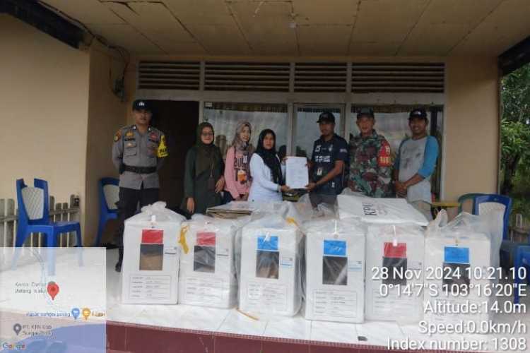 Anggota Koramil 12 /Batang Tuaka PAM Pengembalian Logistik ke Gudang PPK Kecamatan