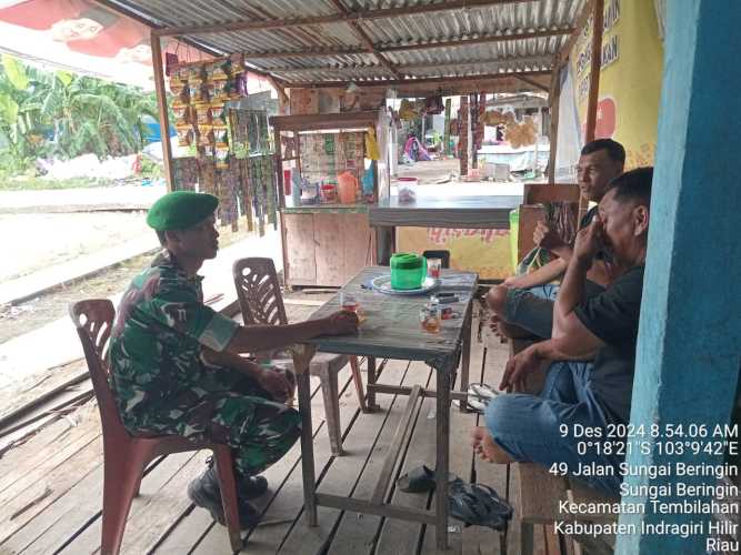 Babinsa Koramil 01/Tembilahan Kodim 0314/Inhil Melakukan Kegiatan Komsos di Kelurahan Sungai Beringin