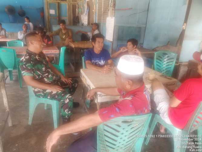 Koptu sihabuddin  Bersama Masyarakat Komsos Menjaga Keamanan Pilkada