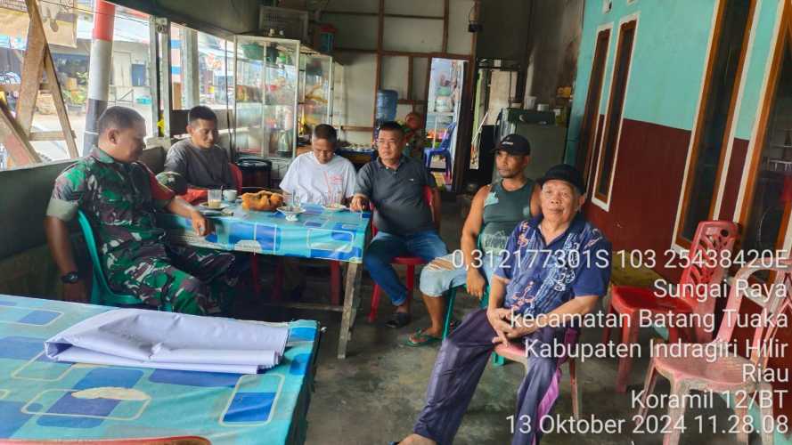 Babinsa Sungai Raya Memperkokoh Kebersamaan Menghadapi Pilkada Serentak