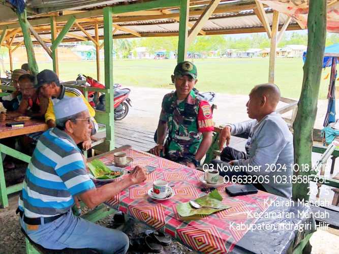 Babinsa Mandah Terus Waspadai Berita Hoax Pemicu Gejolak Sosial