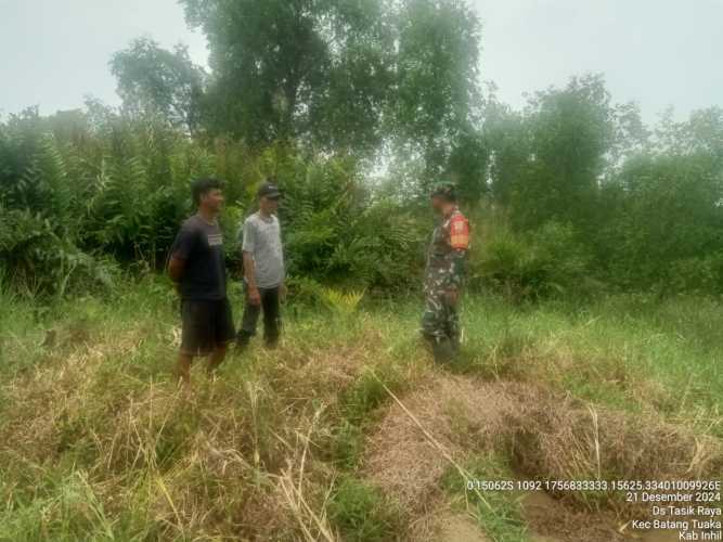 Babinsa Koramil 12/Batangtuaka: Jaga Ekosistem, Cegah Karlahut