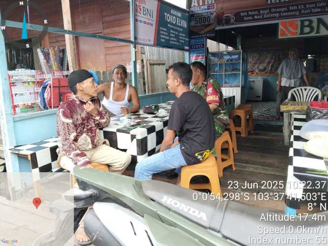 Babinsa Desa Belaras Aceh Jaga Kerukunan dalam Keberagaman Melalui Komsos