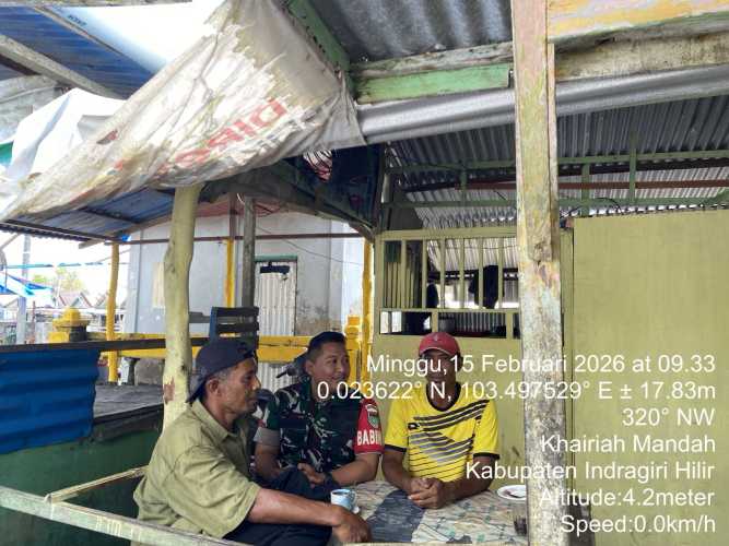 Babinsa Koramil 08/Mandah Ajak Warga Aktif Berbagi Informasi Kamtibmas Demi Ciptakan Lingkungan Aman dan Kondusif