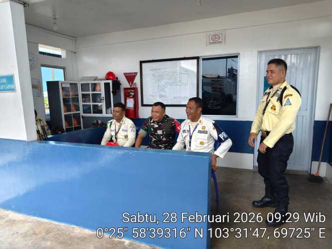 Babinsa Pulau Burung Perkuat Sinergi dengan Sekuriti PT RSUP, Ciptakan Keamanan Kondusif Demi Dukung Produktivitas Perusahaan