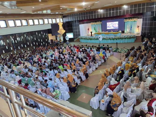 SMK Dr.Indra Adnan Indragiri College Wisuda 77 Siswanya Sekaligus Pelantikan dan Pengambilan Sumpah Asisten Tenaga Kesehatan