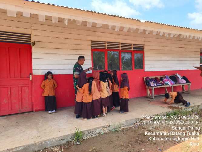 Babinsa Tanjung Siantar Lakukan Penyuluhan Binter di Lingkungan Sekolah, Wujudkan Generasi Muda yang Berkarakter dan Berwawasan Kebangsaan