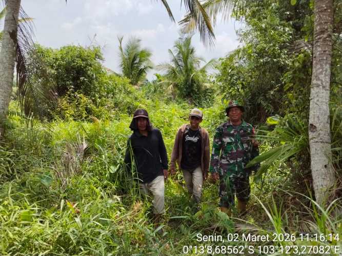 Babinsa Sungai Dusun Perkuat Pengamanan Tapal Batas Wilayah