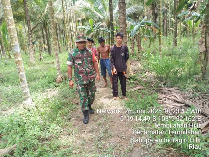 Babinsa Koramil 01/Tembilahan Aktif Patroli Cegah Karhutla di Tembilahan Hilir
