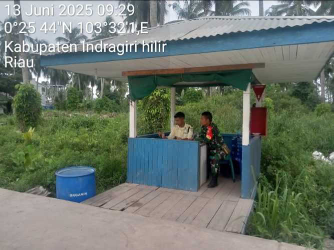 Babinsa dan PT RSUP Pulau Burung Sinergi Jaga Lahan dari Kebakaran di Musim Kemarau