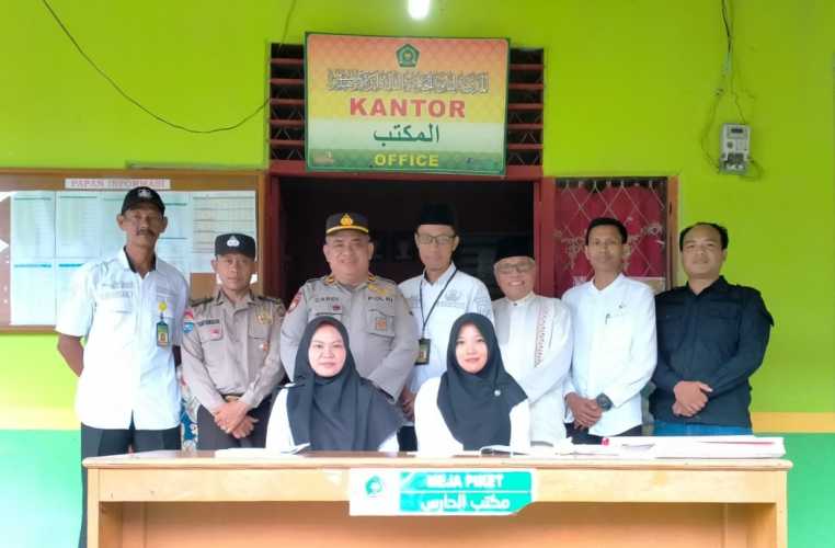 Cooling Sistem Pemilu Damai 2024, Polsek Enok Berikan Edukasi ke Pelajar SMAN 1 Enok