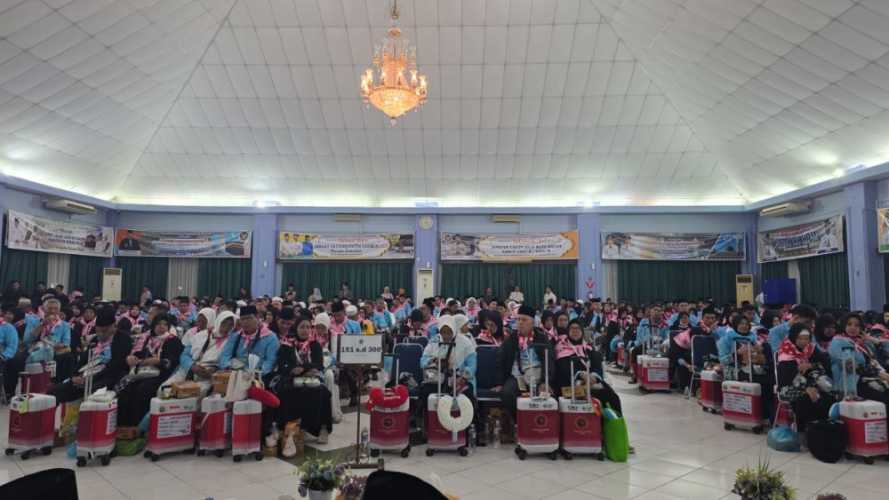 Ada Kendala Teknis Pesawat, 438 Jemaah Haji Asal Riau Tertunda Keberangkatannya ke Madinah