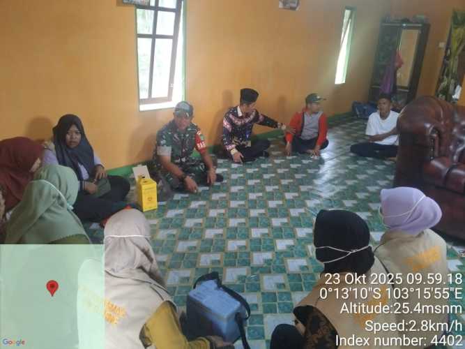 Babinsa Koramil 12/Batang Tuaka Melaksanakan  Pendampingan Vaksin Zero Dosis di Kelurahan Sungai Piring